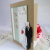 Edle Hochzeitskarte mit Brautpaar und Spitze, Taube, Perlen und Blüten Bild 4