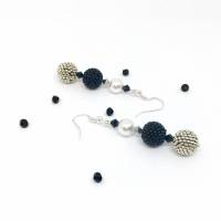 Ohrringe schwarz, silber - mit Rocailles umperlte Kugeln - handmade Bild 1