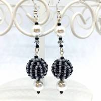 Ohrringe - Rocailles-Perlen - Kugel grau schwarz - Peyote handgefädelt Bild 1