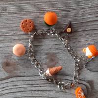 Bettelarmband mit modellierten Charms aus Fimo Polymer clay orange Bild 2