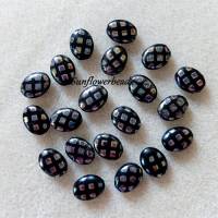 10 flache ovale Glasperlen, schwarz mit bunten Quadraten Bild 1