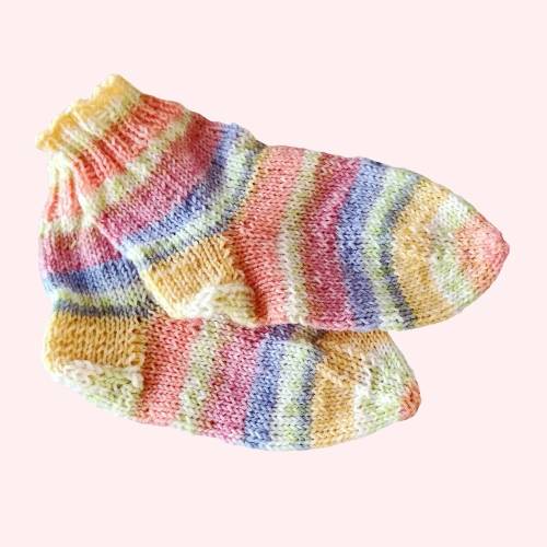 Handgestrickte Socken für Kinder aus hochwertiger Wolle