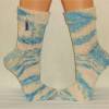 handgestrickte Socken, Strümpfe Gr. 42/43, Damensocken und Herrensocken in hellblau mit natur, Einzelpaar Bild 2