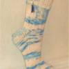 handgestrickte Socken, Strümpfe Gr. 42/43, Damensocken und Herrensocken in hellblau mit natur, Einzelpaar Bild 5