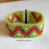 flaches Armband aus Glasperlen, handgefertigt, grün, orange, lila, weiß Bild 1