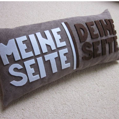 Kissen MEINE SEITE  /  DEINE SEITE walnuss