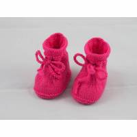 Babyschuhe gestrickt pink Größe 17 3-6 Monate für Mädchen mit Muster und Bändchen zum Binden Bild 1