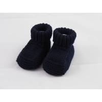 dunkelblaue Babyschuhe 0-3 Monate Booties von Hand gestrickt aus Wolle für Jungen und für Mädchen Bild 1