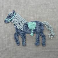 graue Pferde Applikation , Pferd Häkelapplikation mit Sattel in Wunschfarbe Bild 2