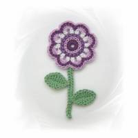 Blume mit Stiel, grosse lila Häkelblume zum aufnähen, Applikation Frühling Bild 2