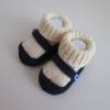 dunkelblaue Babyschuhe mit Riemchen 3-6 Monate aus Wolle gestrickt Bild 2