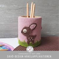 Stiftebecher für Kinder mit Reh und Fliegenpilz, Holzbecher Utensilo gehäkelt von Savö-Design Bild 4
