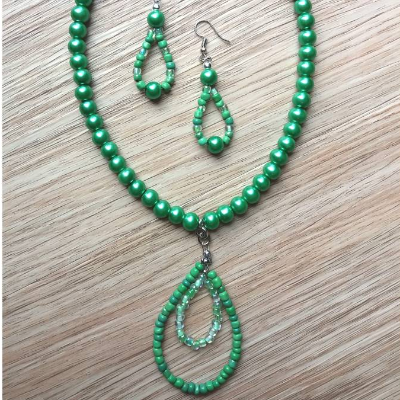 Schmuckset, Grüntöne, Kette, Ohrringe, grün, Perlenkette, Perlenohrringe, Halskette, grünes Schmuckset, Modeschmuck, Perlenschmuck