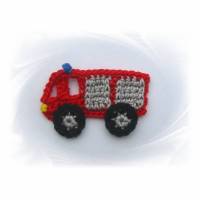 gehäkelte Feuerwehr Applikation, kleines Feuerwehrauto als Aufnäher für Mützen , Häkelapplikation Bild 2