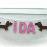 Girlande mit Namen und Dackel , Hunde-Girlande in Wunschfarbe, Namenskette personalisiertes Geschenk zur Geburt Baby Bild 3