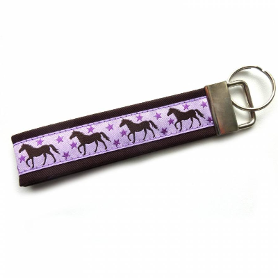 Schlüsselanhänger Schlüsselband Anhänger "Pferde" in braun mit lila, gelbgrün oder türkis