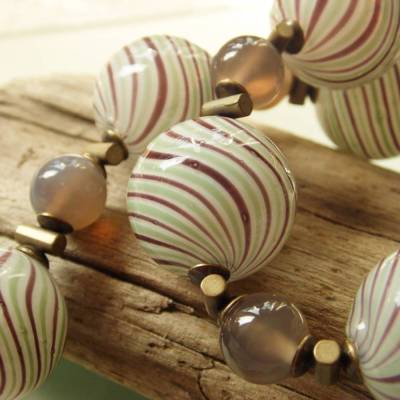 Extravagante Achat Halskette mit großen mundgeblasenen Hohlperlen