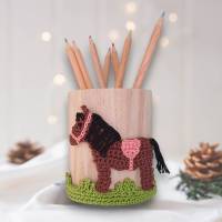 Pferde Stiftehalter für Kinder - Holzbecher mit süßem Pferdemotiv - Praktischer und dekorativer Schreibtischorganizer Bild 2