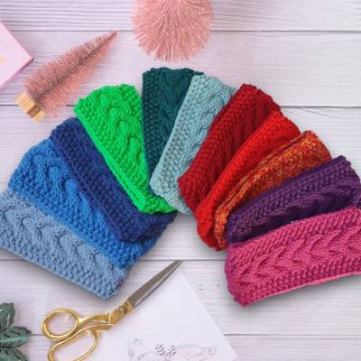 Handgestricktes Stirnband mit Zopfmuster – Farbenfroher Ohrenwärmer für Damen & Mädchen