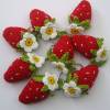 Erdbeere Schlüsselanhänger, gehäkelter Taschenanhänger Erdbeer mit Blüte Bild 7
