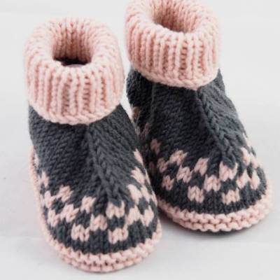 grau rosa Babyschuhe 3-6 Monate gestrickt aus Wolle Hüttenschuhe