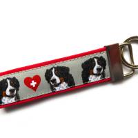 Schlüsselanhänger Berner Sennenhund in rot oder schwarz mit grau aus Baumwollstoff und Webband Bild 1