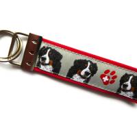 Schlüsselanhänger Berner Sennenhund in rot oder schwarz mit grau aus Baumwollstoff und Webband Bild 2