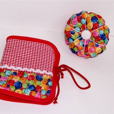 Set Nadelbuch, Nadelheft "bunte Knöpfe", Nadelkissen Handgelenk, Arm-Nadelkissen, Nadel-Kissen, Handgelenk-Nadelkissen, Nadelkissen aus Stoff, Nadelmappe, Nähmotive