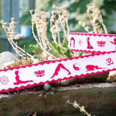 Yoga „asana" Webband rot/weiß