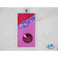 Kettenanhänger Kristall 2389 Mattes rot und pink dazu ein filigranes  lila-weiß Muster Bild 1