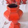 vintage rotes Keramik Bowleservice aus den 70ern, sechseckig, Rarität, 7 teilig, innen schwarz, außen rot, glasiert, Bild 3