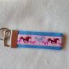 Schlüsselanhänger aus Gurtband für kleine Pferdefreunde Bild 1
