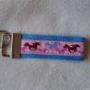 Schlüsselanhänger aus Gurtband für kleine Pferdefreunde Bild 2