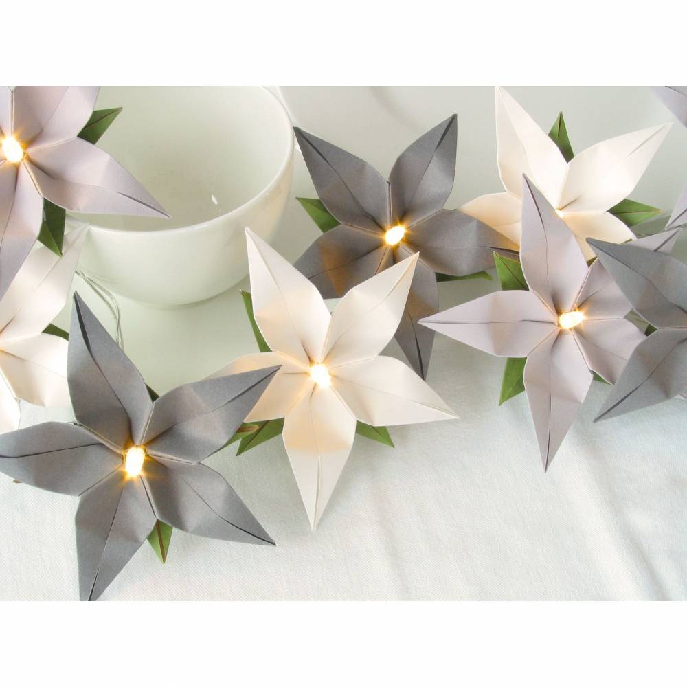 Lichterkette Blüten grau weiß mit LED als Tischdeko Bild 1