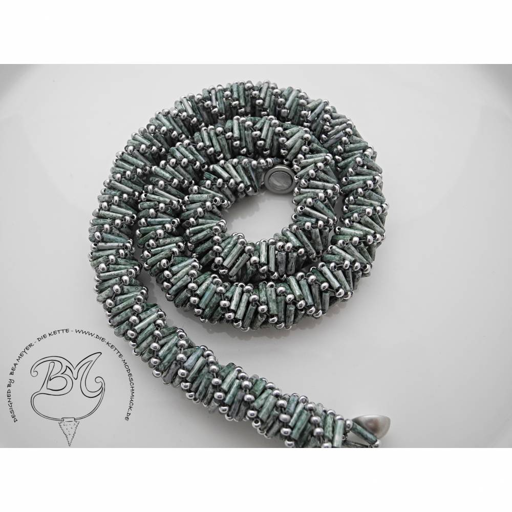 Collier mit  schönen Marmor Style Perlen in grün und grau Bild 1