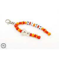 Taschenbaumler/Schlüsselanhänger mit Namen - Hund in beige/orange/rot - Taschenanhänger/Namenanhänger - Bild 1