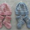 Zwei Neugeborenensets, Babymütze, Babysocke aus Wolle (Merino) Bild 1