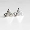 Silberne Dreiecks Ohrstecker - Silberfarben gehämmert - Silber - Dreieck - Geometrisch - Mini Bild 3