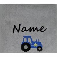 gestickter Traktor auf Duschtuch, personalisiert inkl. Wunschname, Baumwollhandtuch, individuell, von Dieda Bild 1