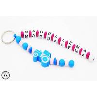 Taschenbaumler/Schlüsselanhänger mit Wunschnamen - Traktor/Bulldog in blau/pink/rosa Bild 1