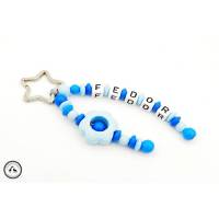 Taschenbaumler/Schlüsselanhänger mit Wunschname - Blume in babyblau/blau Bild 1