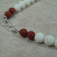 Halskette mit großem Herz aus Koralle in weiß und rot Bild 4