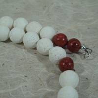 Halskette mit großem Herz aus Koralle in weiß und rot Bild 7
