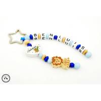 Taschenbaumler/Schlüsselanhänger mit Wunschname - Löwe/Schulkind in babyblau/beige/dunkelblau Bild 1