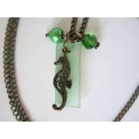 Kette "Seahorse In Green Water" 67cm lang rundum - Halskette mit grünem matten Glasanhänger und Seepferdchen, Modeschmuck Bild 1