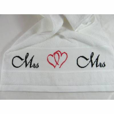 handgesticktes Handtuch Mrs + Mrs weiß oder schwarz mit Herz Geschenk zur Hochzeit von zwei Frauen