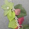 Kette PINK FINGERHUT mit Blättern 59cm lang rundum plus 8cm Anhänger - Halskette mit Lucite-Blüten und Blättern silberfarbig-pink-grün Bild 3