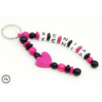 Taschenbaumler/Schlüsselanhänger mit Wunschname - Herz in pink/schwarz Bild 1
