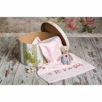 Gästehandtuch handbestickt mit "It`s a Girl", Geschenkidee Baby Mädchen, rosa Bild 1