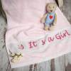 Set Handtuch, Gästehandtuch und Waschhandschuh, handbestickt, "It`s a Girl" und Motiv, Geschenkidee Baby Mädchen, rosa Bild 2
